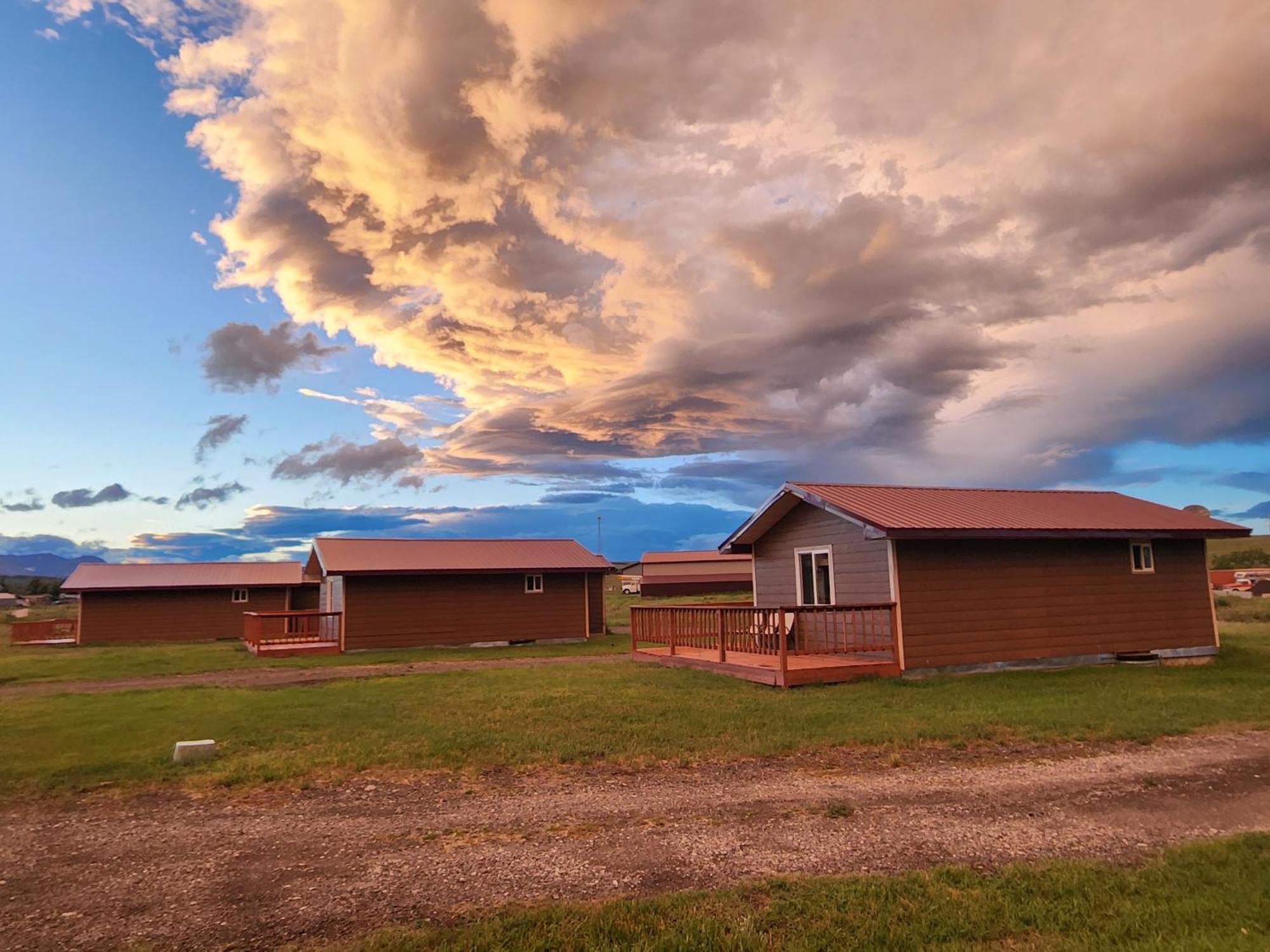 Circle R Motel East Glacier Park Village Exterior photo